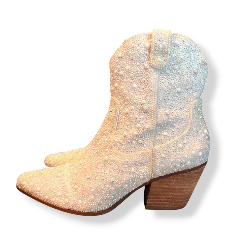 Betsey Johnson SB-DIVA Pearl Rhinestone Western Ankle Boots Ivory 7.5M Coastal